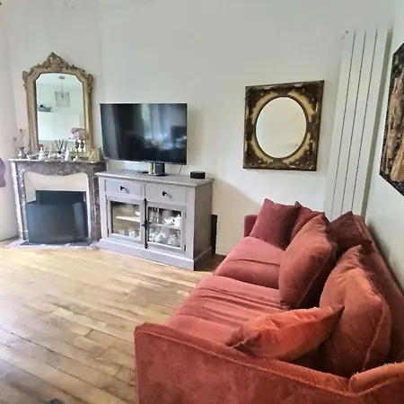 Charming Remodeled Daire